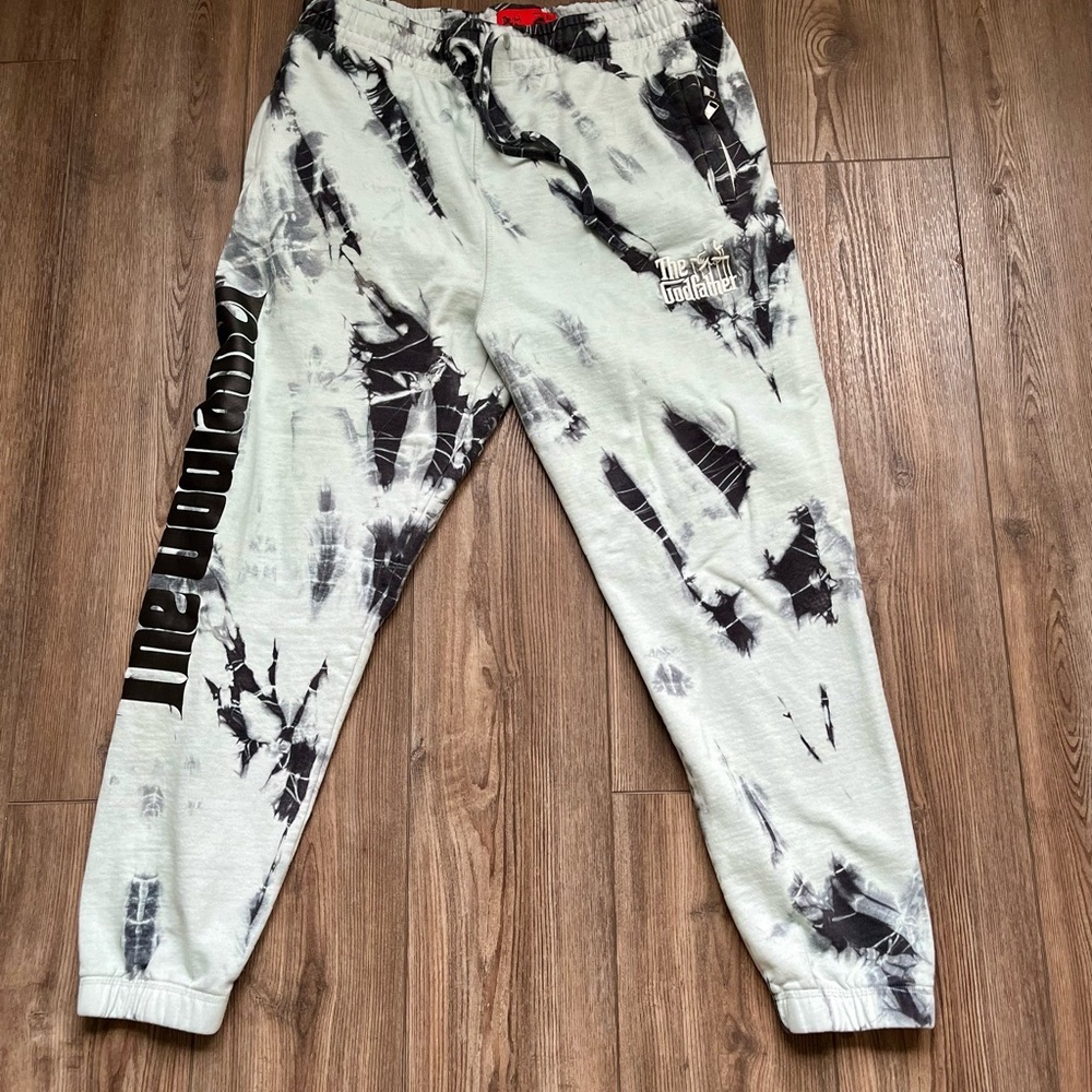 PALACE Black and White Tie Dye Sweatpants - Picture 10 of 10